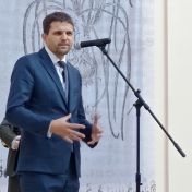 Ministři ŽP: „Zmírnili jsme klima cíl 2040, odkládáme povolenky ETS2 a auta nemusí být jen elektrická.“ Ministři ŽP: „Zmírnili jsme klima cíl 2040, odkládáme povolenky ETS2 a auta nemusí být jen elektrická.“