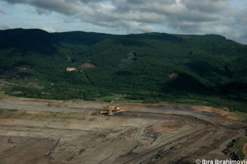 Lom pod zámkem Jizeří - klikněte pro zobrazení detailu Lom pod zámkem Jizeří - klikněte pro zobrazení detailu