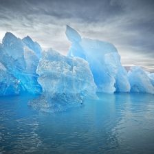 Barvy ledu – od šedavé a modré, přes zelenou, až po krvácející ledovec Barvy ledu – od šedavé a modré, přes zelenou, až po krvácející ledovec