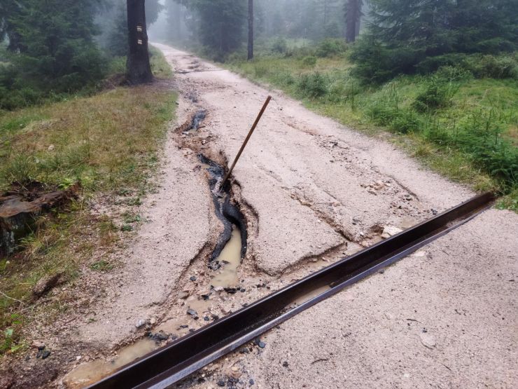 zobrazit detail snímku: Poničen á cesta v Krkonoších