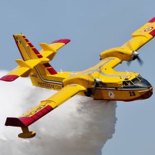 Letadlo Canadair CL-415.