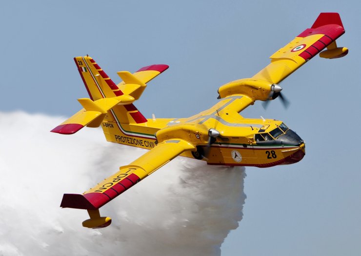 zobrazit detail snímku: Letadlo Canadair CL-415.