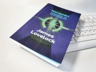 Recenze knihy Novacén, nadcházející věk hyperinteligence Recenze knihy Novacén, nadcházející věk hyperinteligence: Poslední kniha od Jamese Lovelocka, tvůrce slavné…
