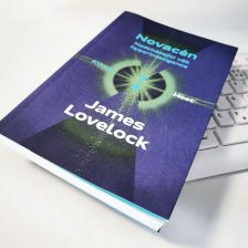 Recenze knihy Novacén, nadcházející věk hyperinteligence Recenze knihy Novacén, nadcházející věk hyperinteligence