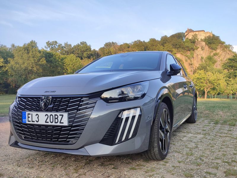 Elektromobil Peugeot e-208. - klikněte pro zobrazení detailu