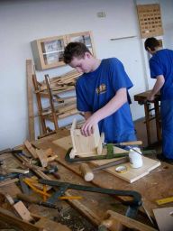 Mladí budoucí truhláři z České Třebové vyráběli budky pro ptáky Mladí budoucí truhláři z České Třebové vyráběli budky pro ptáky: V této předjarní a jarní době je nejvyšší čas k…