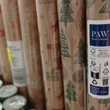 Vánoční balící papír z recyklovaného materiálu