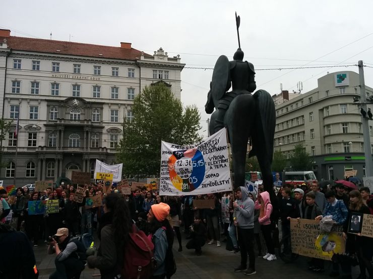 zobrazit detail snímku: Studentská stávka za klima - FFF ČR Brno