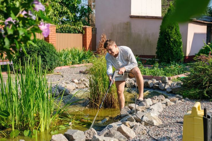 zobrazit detail snímku: Zahradní jezírko.