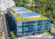 Zelené střechy ve městech dokáží zachytit neuvěřitelné množství mikroplastů Zelené střechy ve městech dokáží zachytit neuvěřitelné množství mikroplastů: Vědecká komunita nedávno odhalila, že zelené střechy…